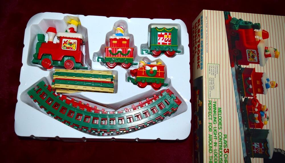 Vtg 1985 Battery-Operated Electronic Musical Christmas Train Set – Tested New
